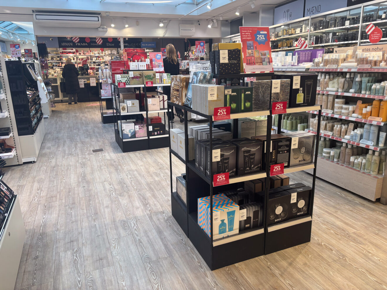Shop Grid Display Sleek and effective retail product display | GRID System