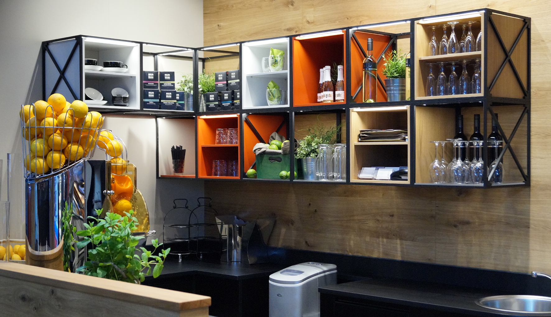 GRID_Schweitzer_Sudback_01_backroom